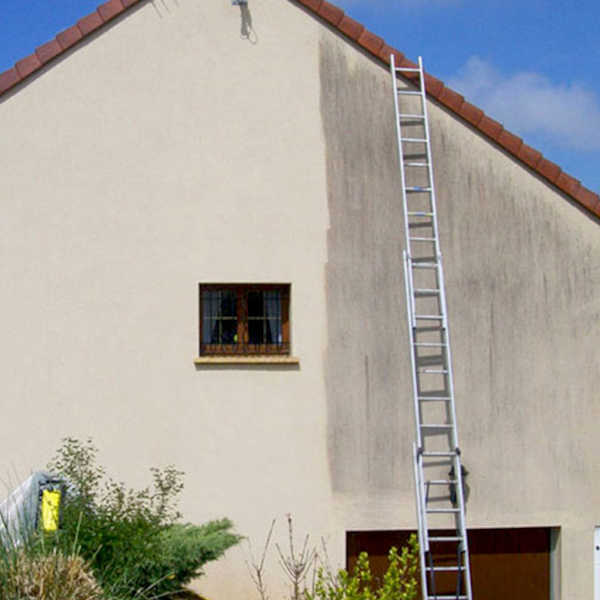 facade-habitat-travaux-de-nettoyage-et-traitement-sur-toiture-et-facade