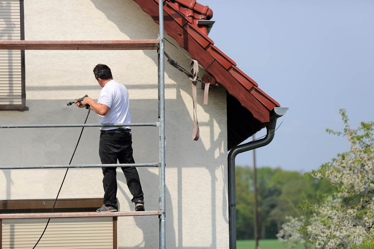 Nettoyage de façade complet de maison à étage
