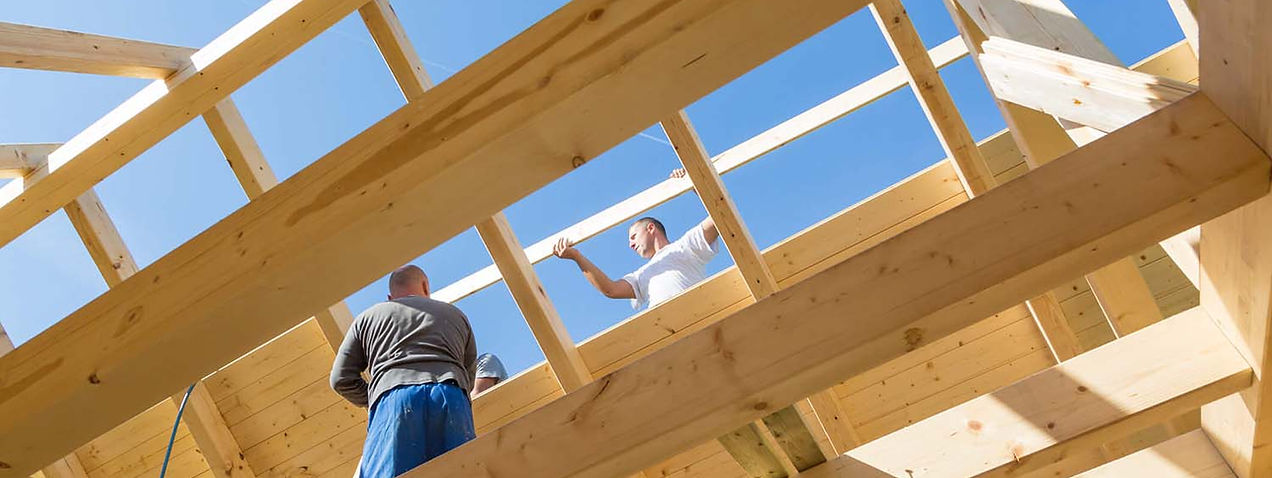Installation charpente pour pose couverture sur maison neuve
